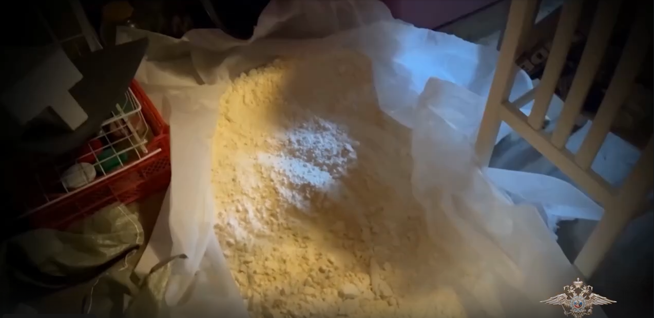 «Вступили в группу „Лесные братья“, купили дом на тещины деньги и обустроили нарколабораторию» — супруги из Бобруйска рассказали, как создали в России «бизнес» и синтезировали около 170 кг альфа-PVP