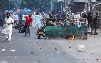 Почему мой отец должен был умереть: родственники оплакивают жертв беспорядков в Бангладеш