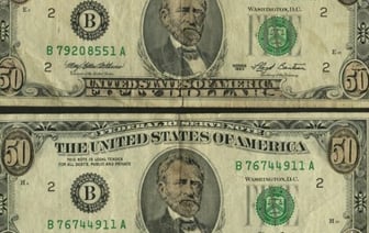 Белорус нашел поддельные доллары и попытался их сдать