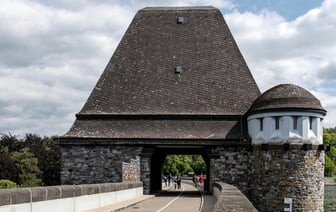 В Германии сравняют с землей две огромные башни выведенной из эксплуатации АЭС