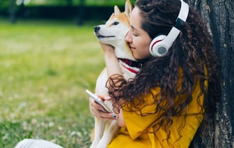 В Полоцке спасатели освободили ребенка, застрявшего в табуретке