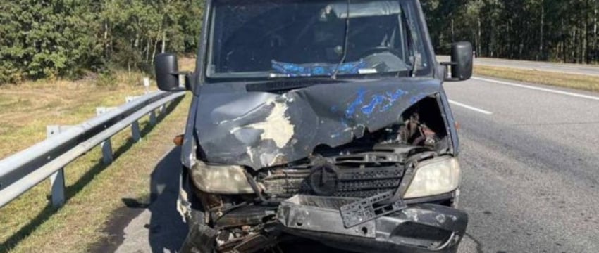 73-летний водитель Lada столкнулся с Mercedes. Подробности ДТП в Брестской области на М1