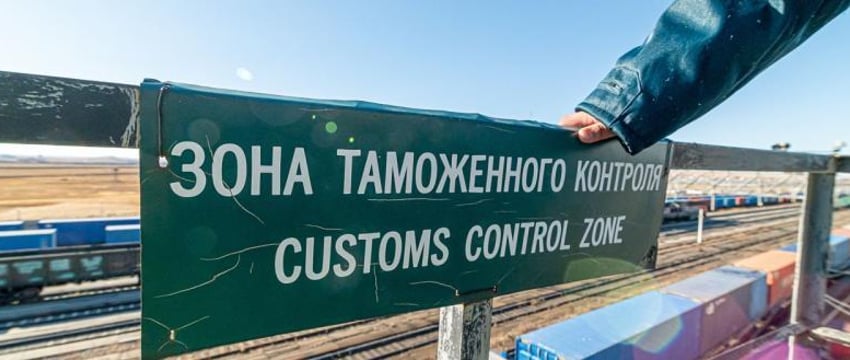 Форму для ВСУ перевозили в поезде через Россию