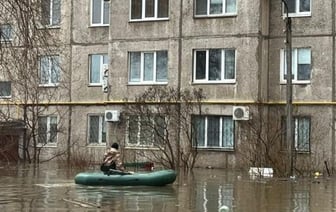 В российском Орске массовая эвакуация из-за прорыва дамбы
