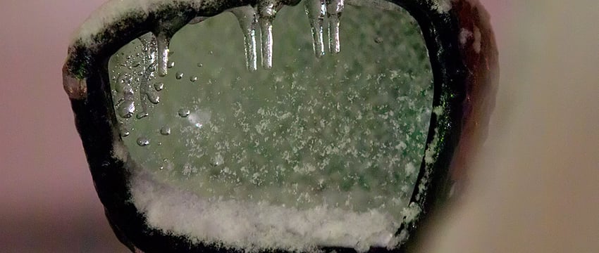 Гололедица и сильный туман, видимость на дорогах упадет до 100 метров. Оранжевый уровень опасности