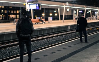 Пассажирам БелЖД предложили смотреть в поездах «лучшие белорусские фильмы». Как это работает и что обещали показать?