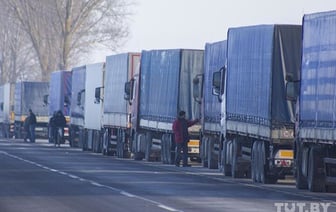 «Сотни миллионов евро ущерба». Польские перевозчики хотят заблокировать единственный путь доставки грузов из Беларуси в Польшу