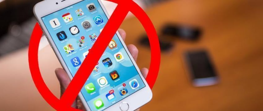 Во французской деревне запретили использовать смартфоны в общественных местах