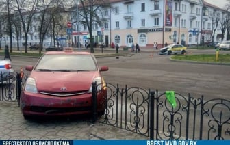 Два автомобиля такси столкнулись в Бресте на бульваре Космонавтов. Кто виноват?