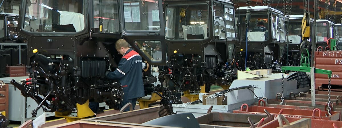 В Минпроме рассказали, какие зарплаты получают на белорусских заводах