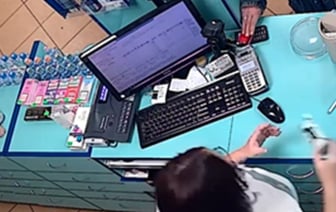 Найденной картой брестчанка неделю рассчитывалась за покупки