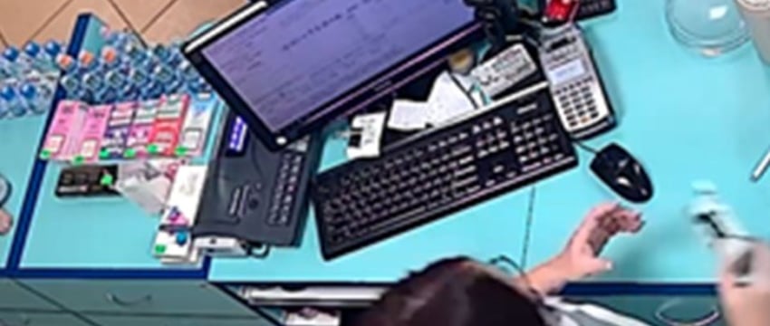 Найденной картой брестчанка неделю рассчитывалась за покупки