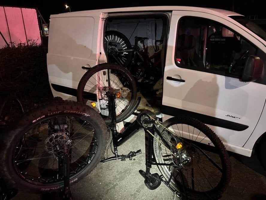 В Польше на парковке проверили Citroen белоруса. А в нем – электровелосипеды на 25 тысяч $ без документов