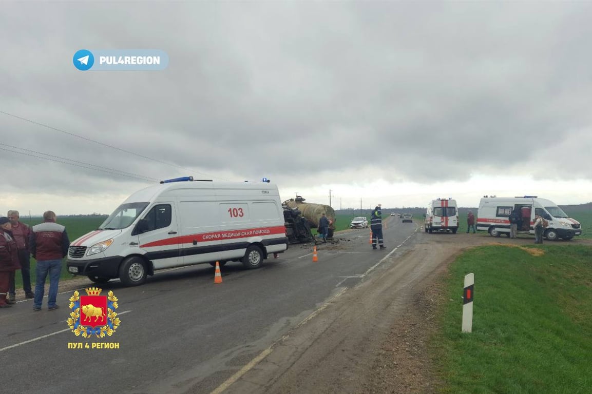 Маршрутка Брест-Гродно столкнулась с трактором. 10 человек в больнице, двое из них — подростки
