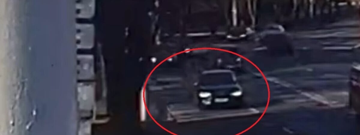 На видео попало, как в Минске легковушка наехала на 9-летнюю девочку — Видео