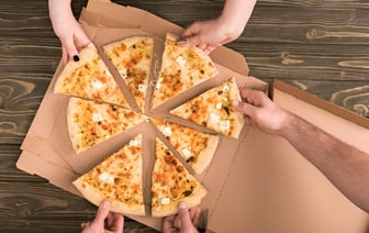 Почему пицца круглая, а коробка квадратная? Оказывается, дело не в удобстве — Полезно