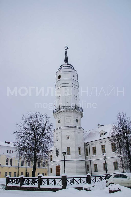 Как бы снег не убирали, его все равно много. Прогулялись по Могилеву