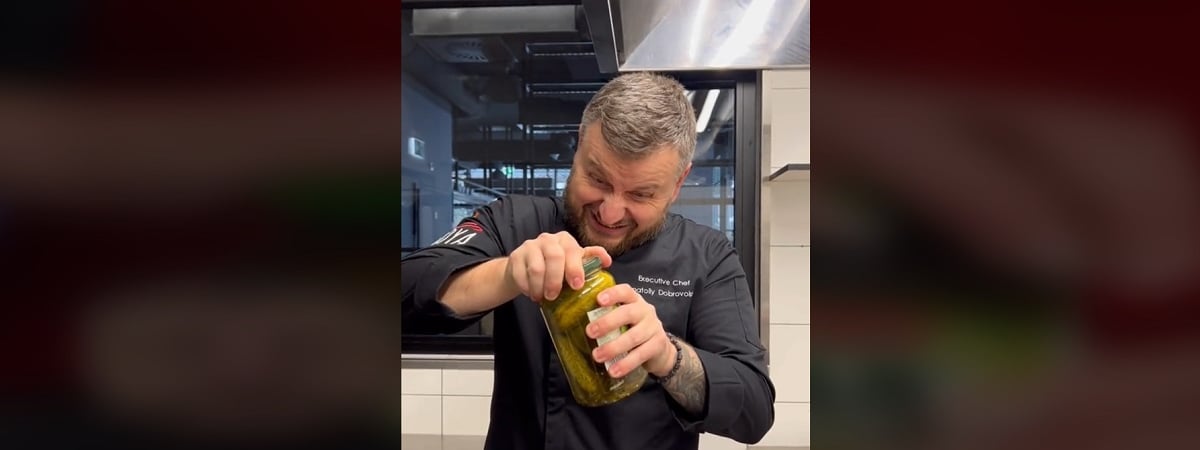 В TikTok шокировали открытием. Как открутить банку с винтовой крышкой без усилий? — Полезно