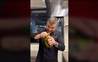 В TikTok шокировали открытием. Как открутить банку с винтовой крышкой без усилий? — Полезно