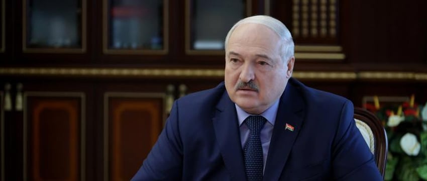 Лукашенко поручил восстановить все дороги Беларуси к 9 мая