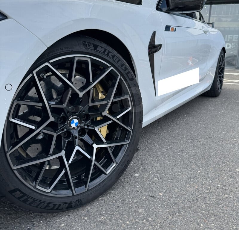 В Беларуси продают эксклюзивный BMW M8. Сколько просят за авто?