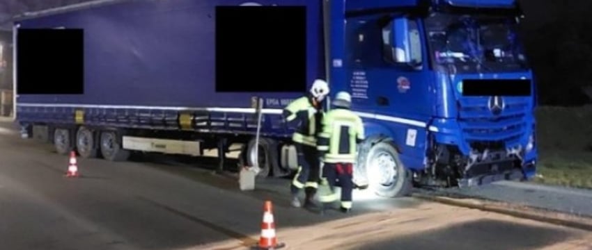 В Германии белорус на фуре снес два уличных фонаря