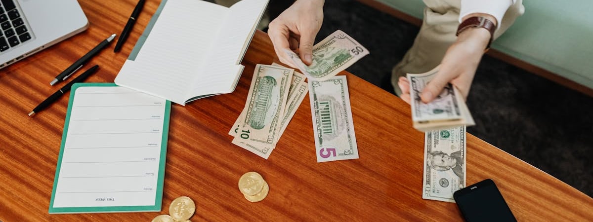 Приток в криптофонды просел на новостях о пошлинах и DeepSeek