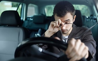 ГАИ рекомендовали водителям изучать инструкцию лекарств. С какими симптомами рекомендовали «немедленно остановиться»? — Полезно