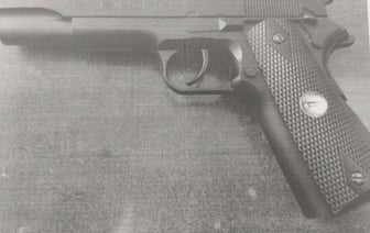 В Гродно мужчина угрожал пистолетом знакомому — чем все закончилось