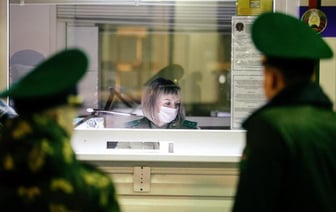 «Ездили-ездили, а потом их не выпустили». Беларусы сталкиваются с еще одним видом репрессий после возвращения на родину