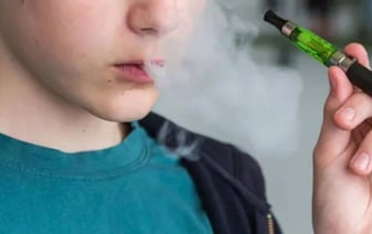 В Гомеле будут судить подростка за отобранный у 11-летней девочки вейп