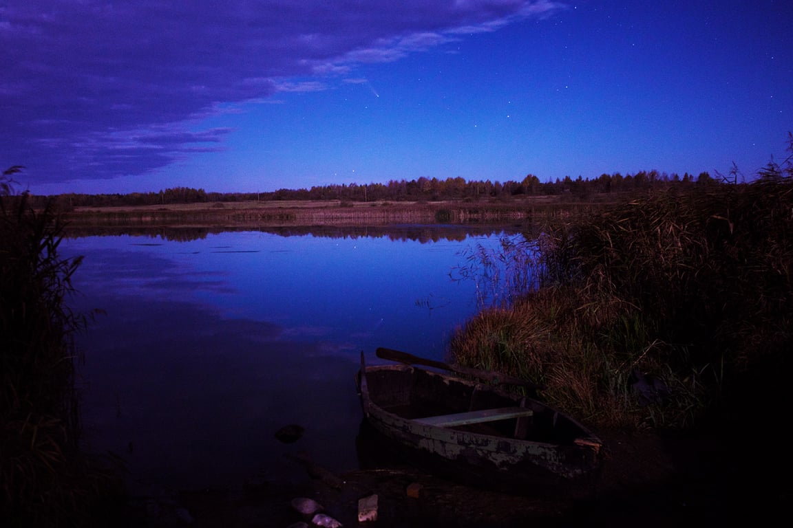 Комета C/2023 A3 (Tsuchinshan–ATLAS) над Боярским озером в Чашникском районе (Витебская область, Беларусь). Фото Сергея Серебро