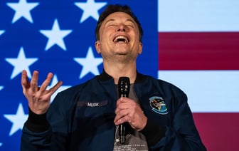 «Сходит с ума». «Биограф» Илона Маска считает, что миллиардер представляет опасность для всего мира