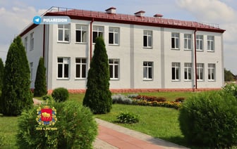 В Голынке Зельвенского района отметили 1 сентября — еще недавно школа пострадала от урагана