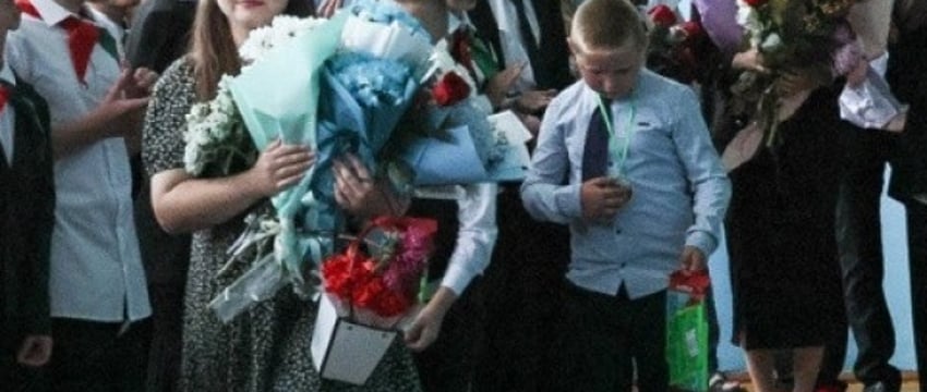 «Дома заняты все вазы, кувшины и банки». Как учителя относятся к такому количеству подаренных букетов?