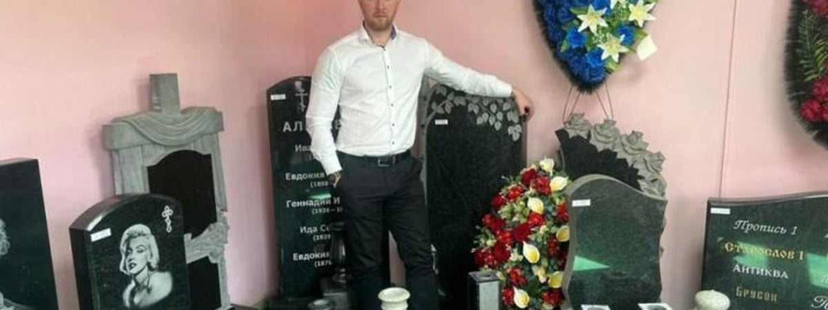 «Вы там че, вообще, *****, края перепутали? Вы куда уезжаете?» Бизнесмен, зарабатывающий на похоронах, потребовал от россиян не уезжать из Курска