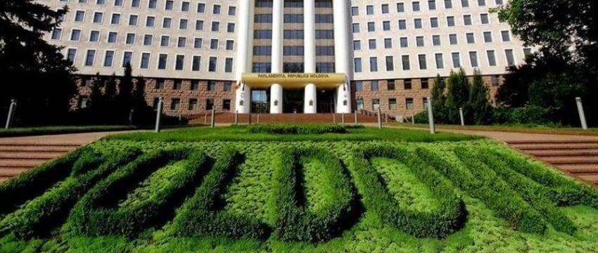 В Молдове требуют отставки главы МИД из-за задержанного на границе детского хора