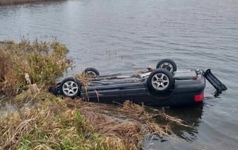 В Вороновском районе «Ауди» упала в озеро — водитель погиб
