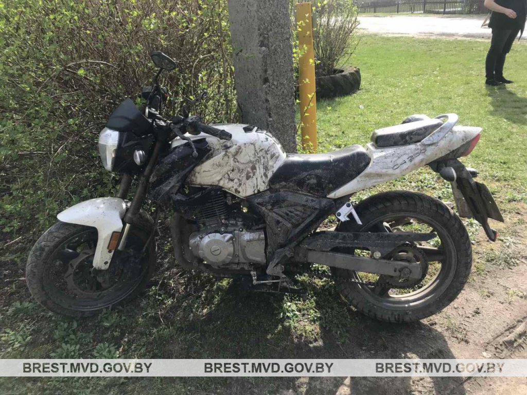 Несовершеннолетний мотоциклист пострадал в ДТП в Березовском районе