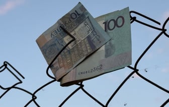 В Беларуси некоторые банкоматы отказываются принимать новые 100 рублей. В чём причина?