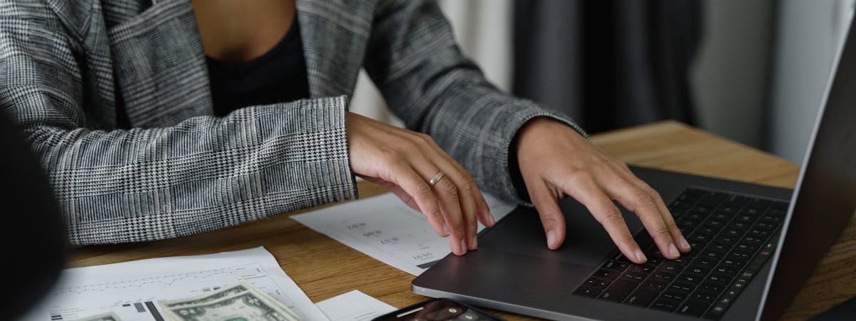 Средняя зарплата в Беларуси в январе 2024 года снизилась на 279,8 рубля