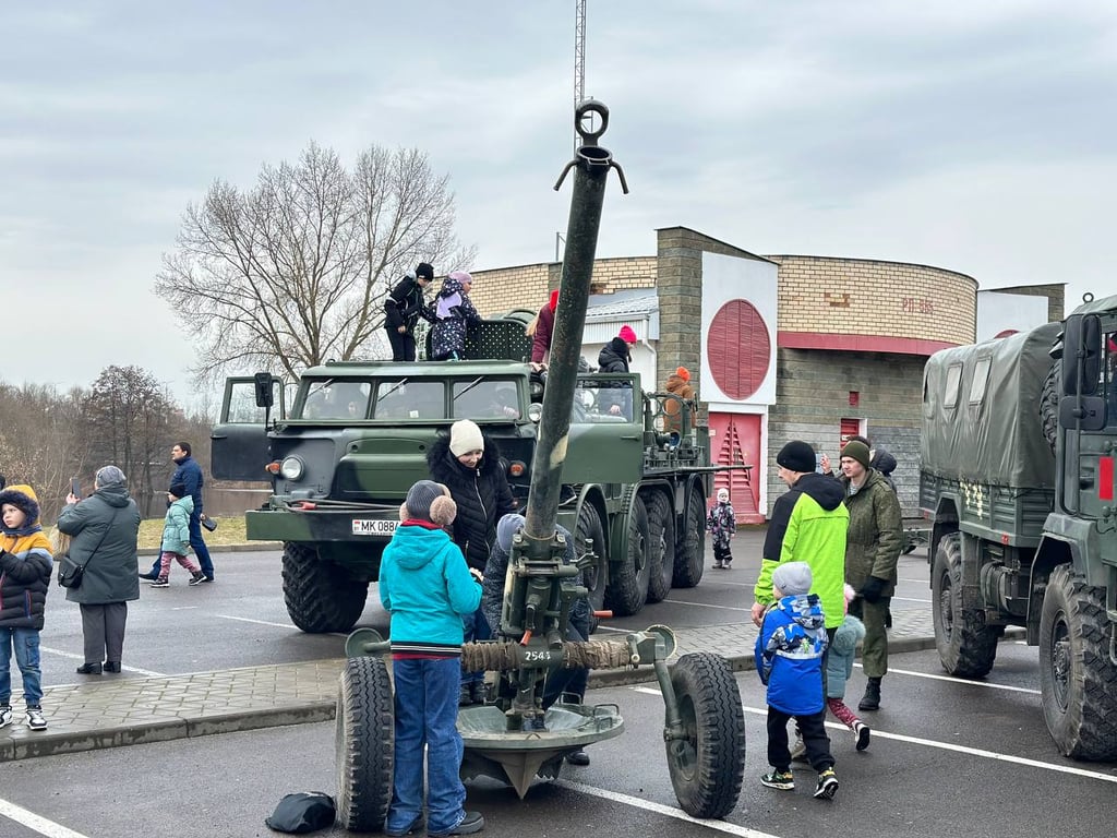 Выставка военной техники в Бресте