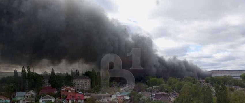 Два человека пострадали при пожаре на заводе в Воронеже