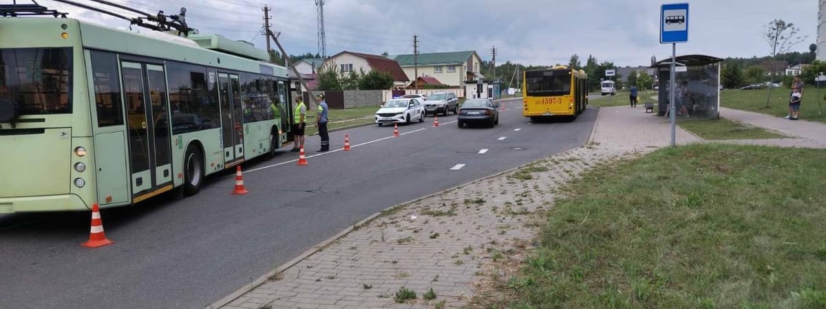 В Гомеле троллейбус наехал на 14-летнюю девочку — она в реанимации — Фото