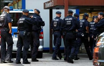 Женщина напала с ножом на пассажиров автобуса в Германии, 5 человек ранены: полиция