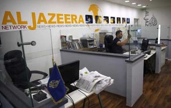 Израиль проводит обыск в офисе "Аль-Джазиры" на Западном Берегу: заберите все камеры и уходите