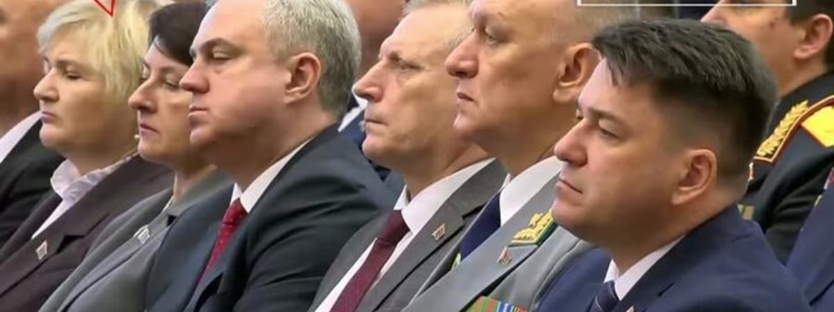 Уволили чиновницу из Гомеля, которая подозрительно долго сидела с закрытыми глазами на инаугурации Лукашенко