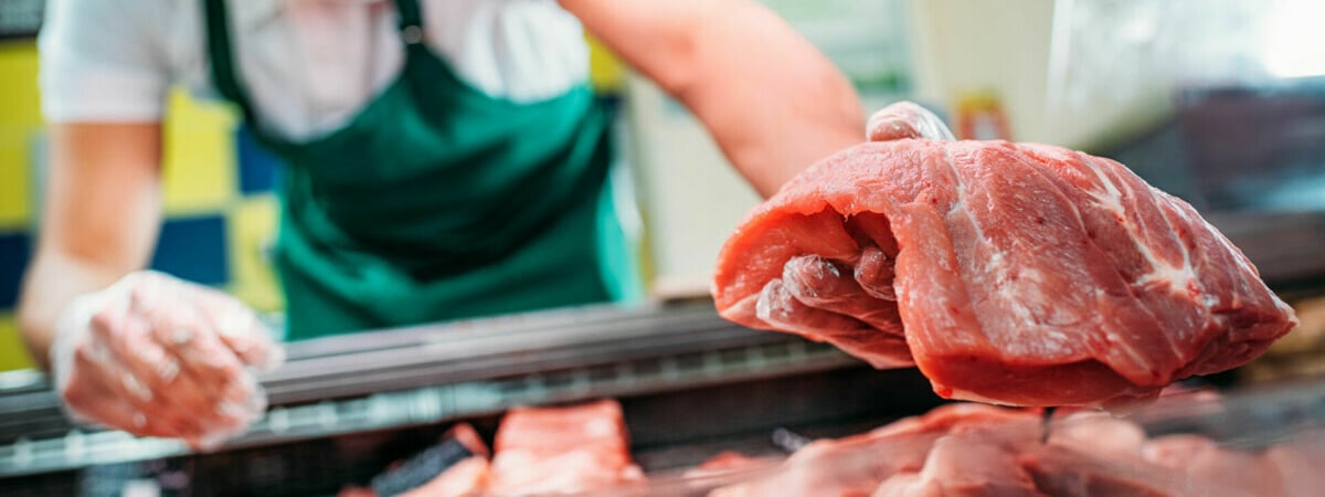 Торговые сети предложили белорусам скидки до 28% на свинину, говядину, курятину, колбаски и фарш. Где выгоднее?