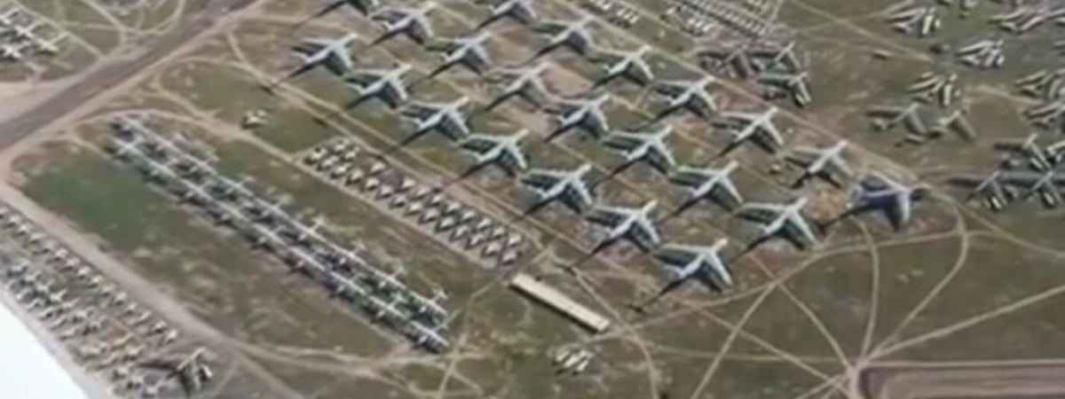 Как выглядит самое большое кладбище самолётов? В Сети появилось видео с высоты — Видео