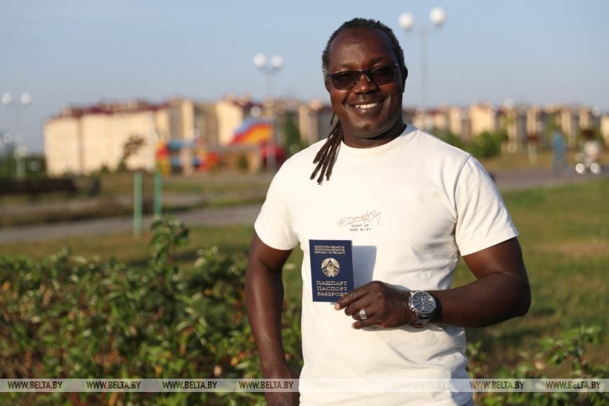 Звезда цирка из Африки женился на брестчанке и воспитывает сыновей